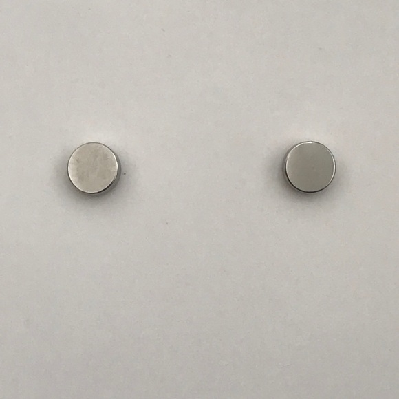 3/$25 Round flat circle Barbell Earrings, unworn, new - Picture 2 of 6